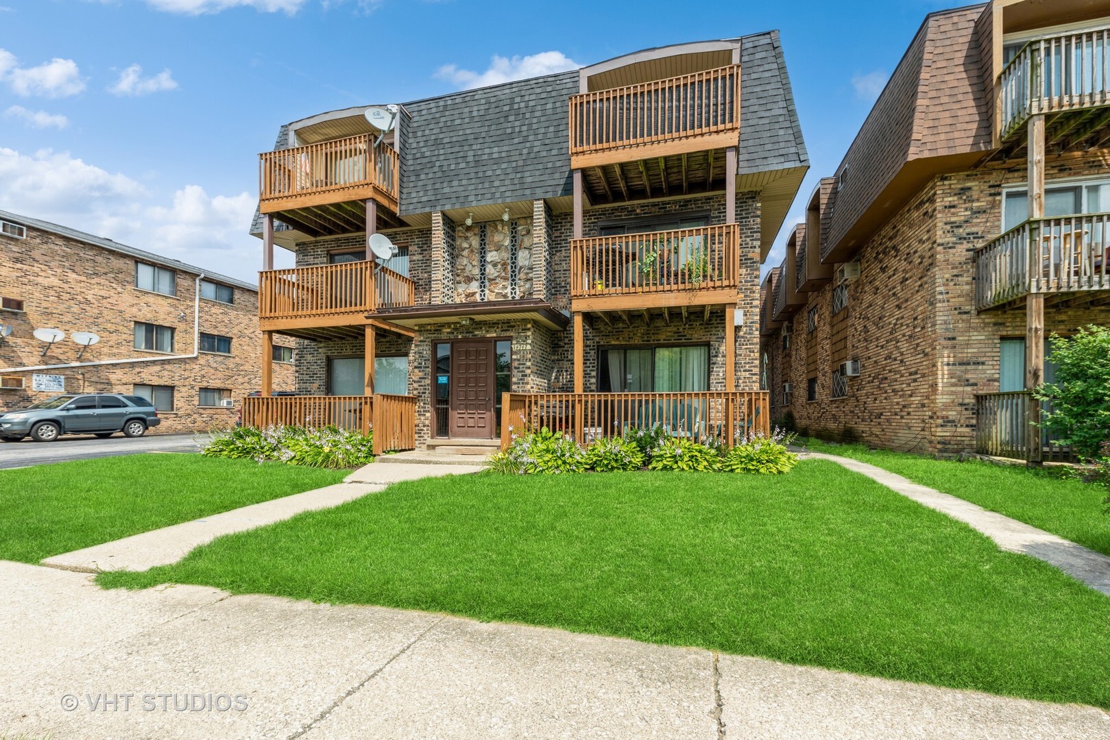 Property Photo: 14747 Kenton Avenue 2B IL 60445