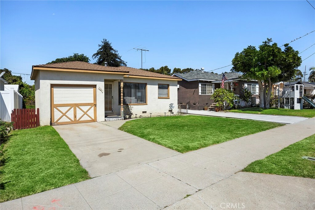 Property Photo:  1707 Van Tress Ave  CA 90744 