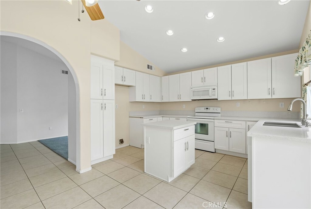 Property Photo:  40196 Corte Peralta  CA 92562 