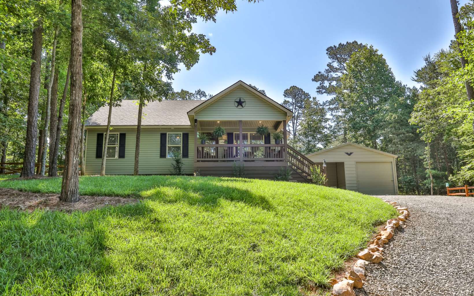 Property Photo: 1385 Villa Drive GA 30540