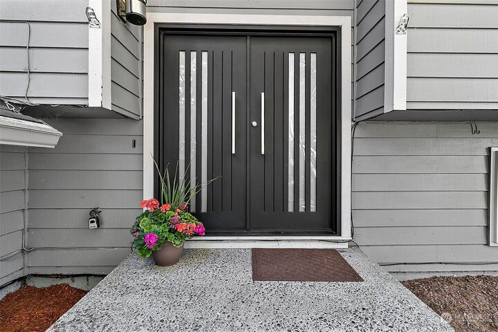 Property Photo: 30303 1st Avenue S WA 98003