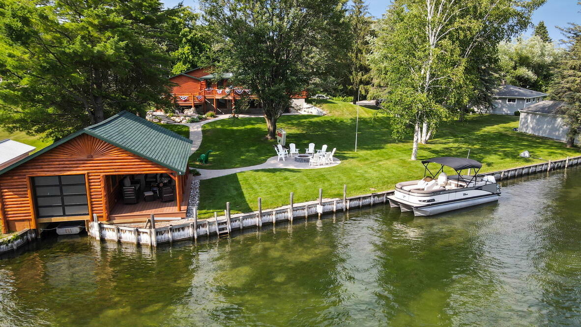 5997 Prospect Street  Indian River MI 49749 photo