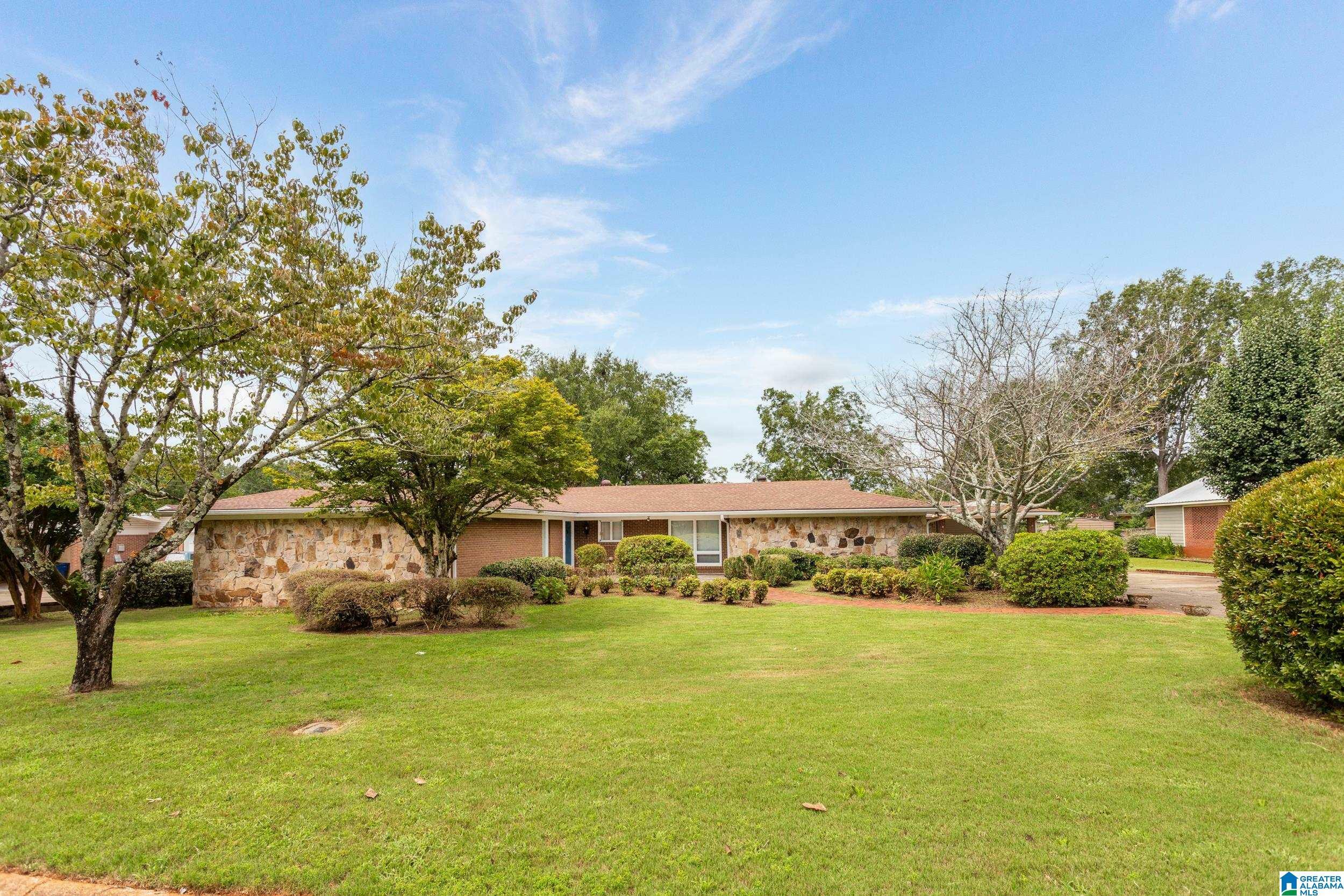 Property Photo:  1019 Cloverdale Circle  AL 35160 