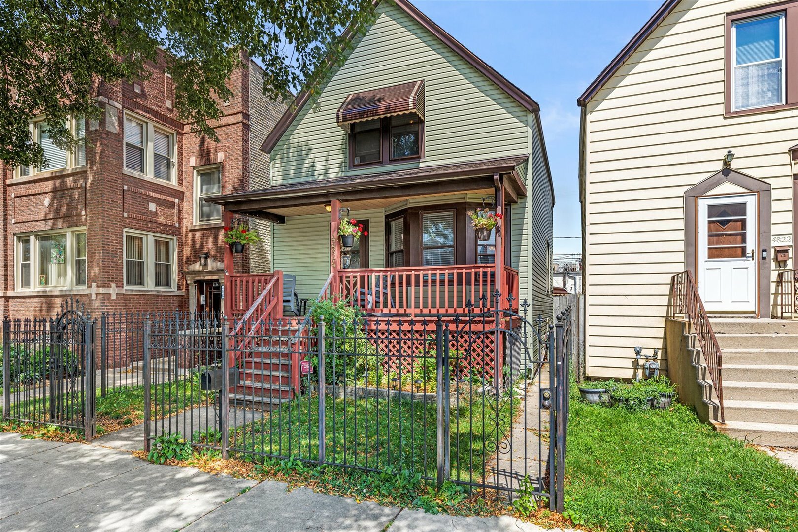 Property Photo:  4824 W Dakin Street  IL 60641 