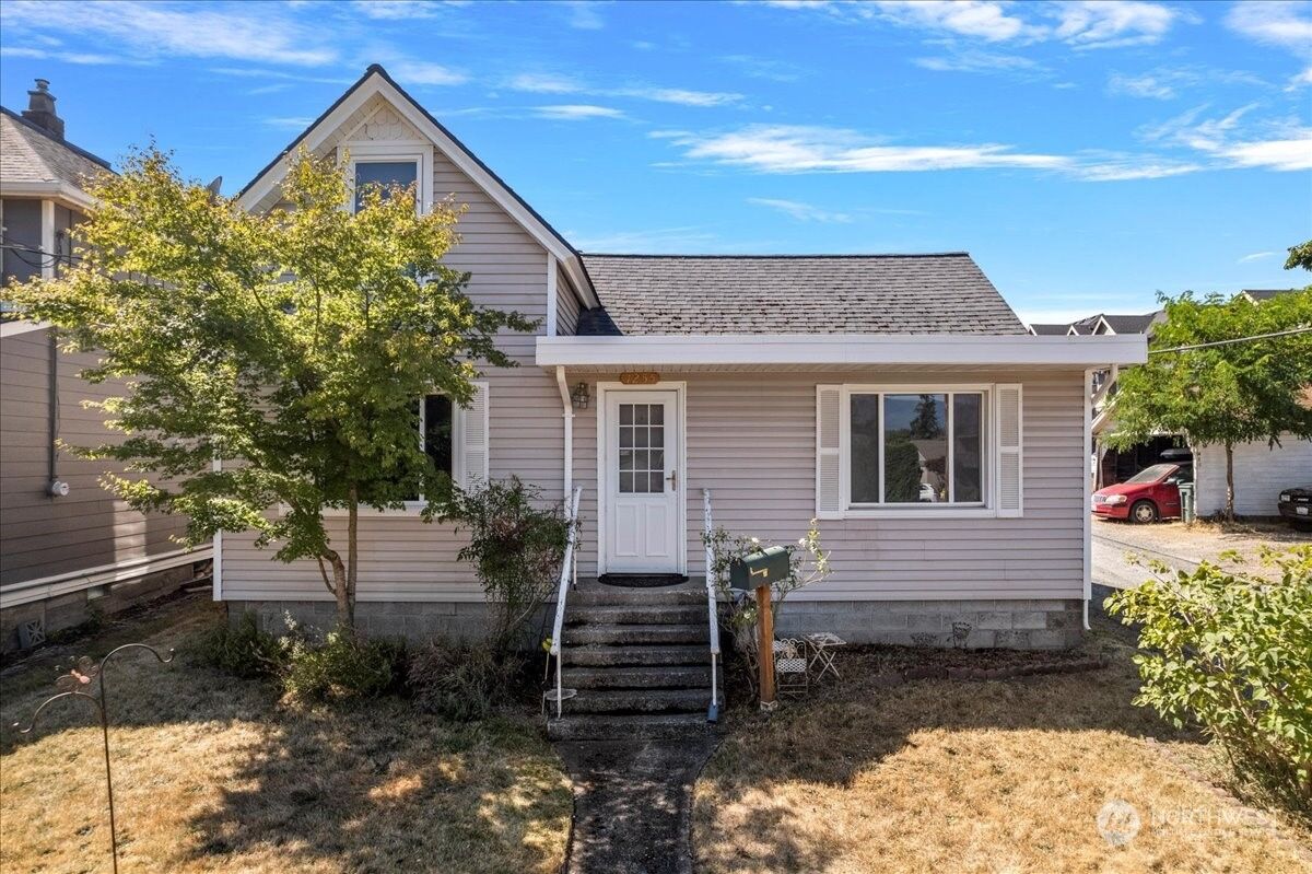 Property Photo:  1255 Grant Street  WA 98225 