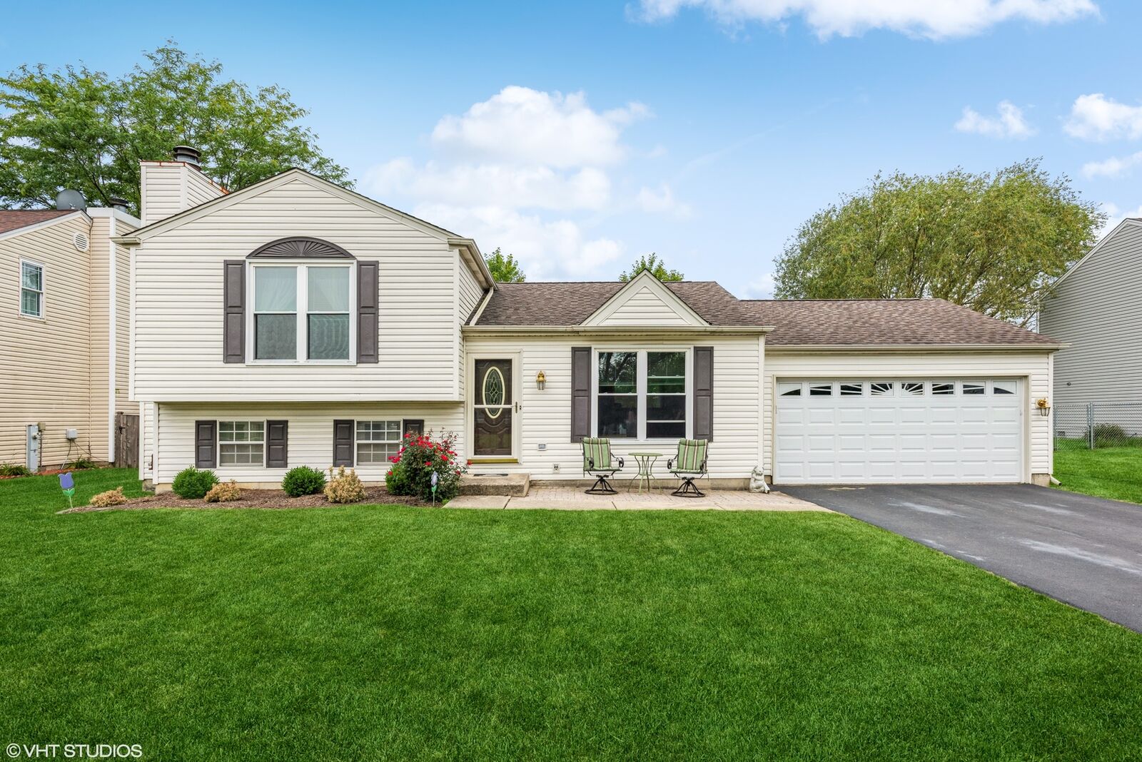 Property Photo:  1236 Narragansett Drive  IL 60188 