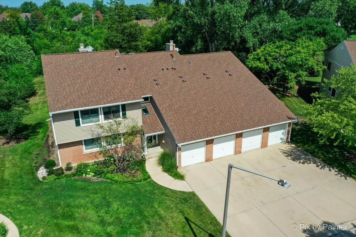 Property Photo: 1022 Pinetree Circle N 1022 IL 60089