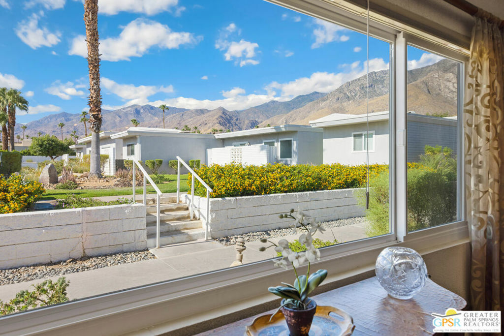 Property Photo: 453 E Avenida Granada CA 92264