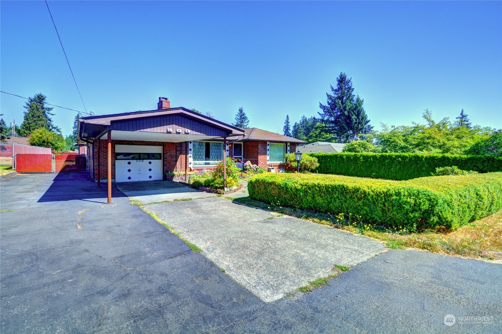 Property Photo:  503 Rose Way  WA 98203 