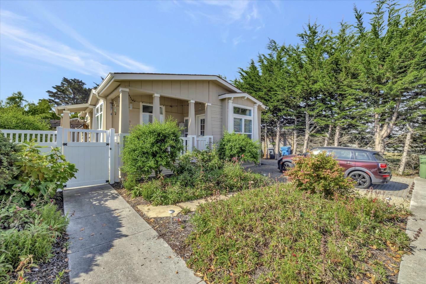 Property Photo: 552 Filbert Street CA 94019