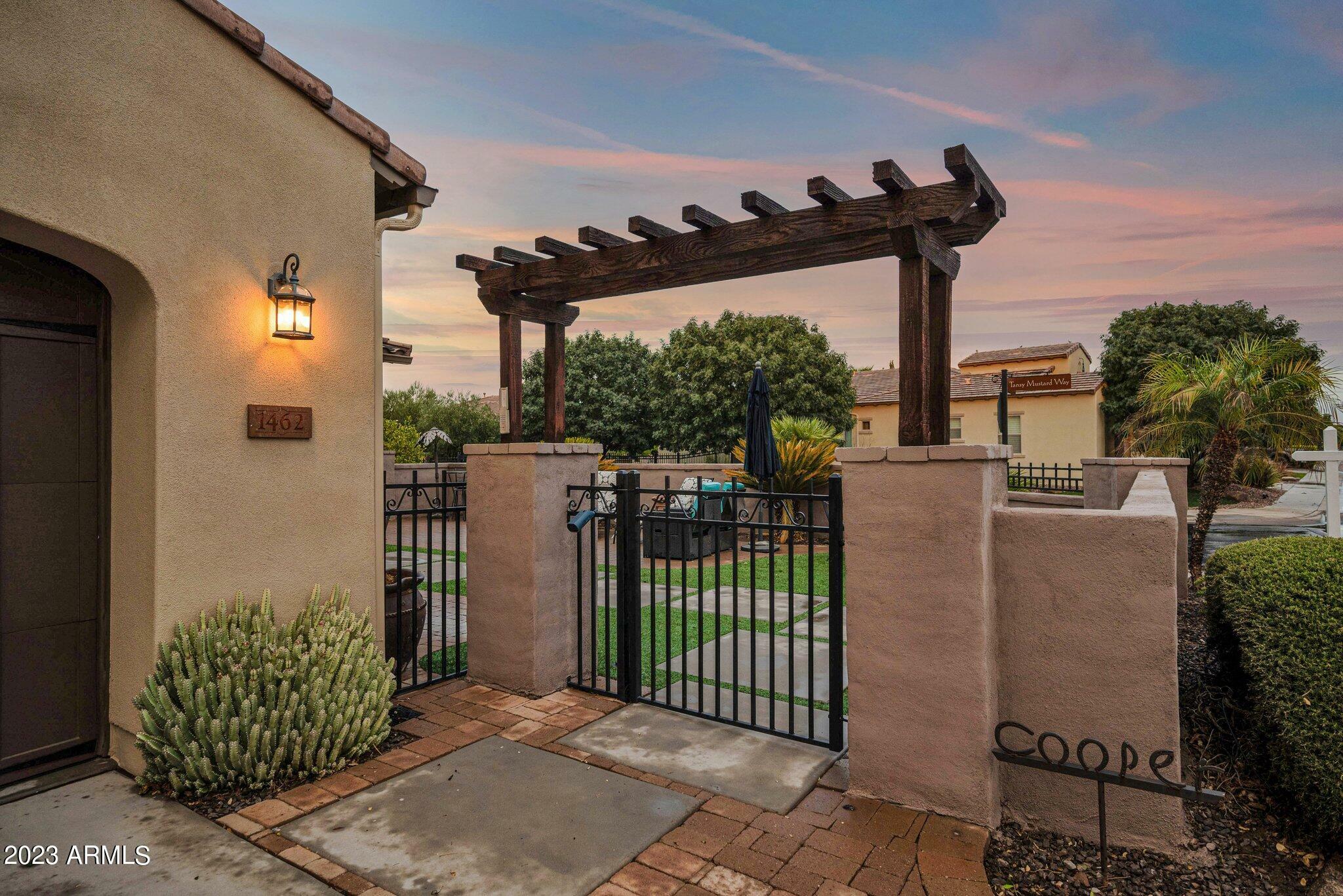 Property Photo: 1462 E Sweet Citrus Drive AZ 85140