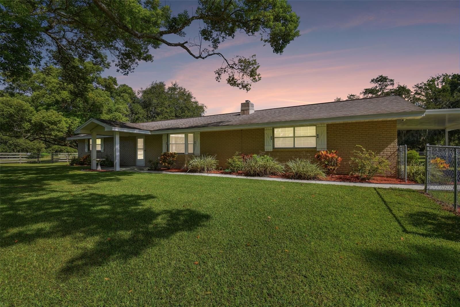 Property Photo:  4914 Thonotosassa Road  FL 33565 