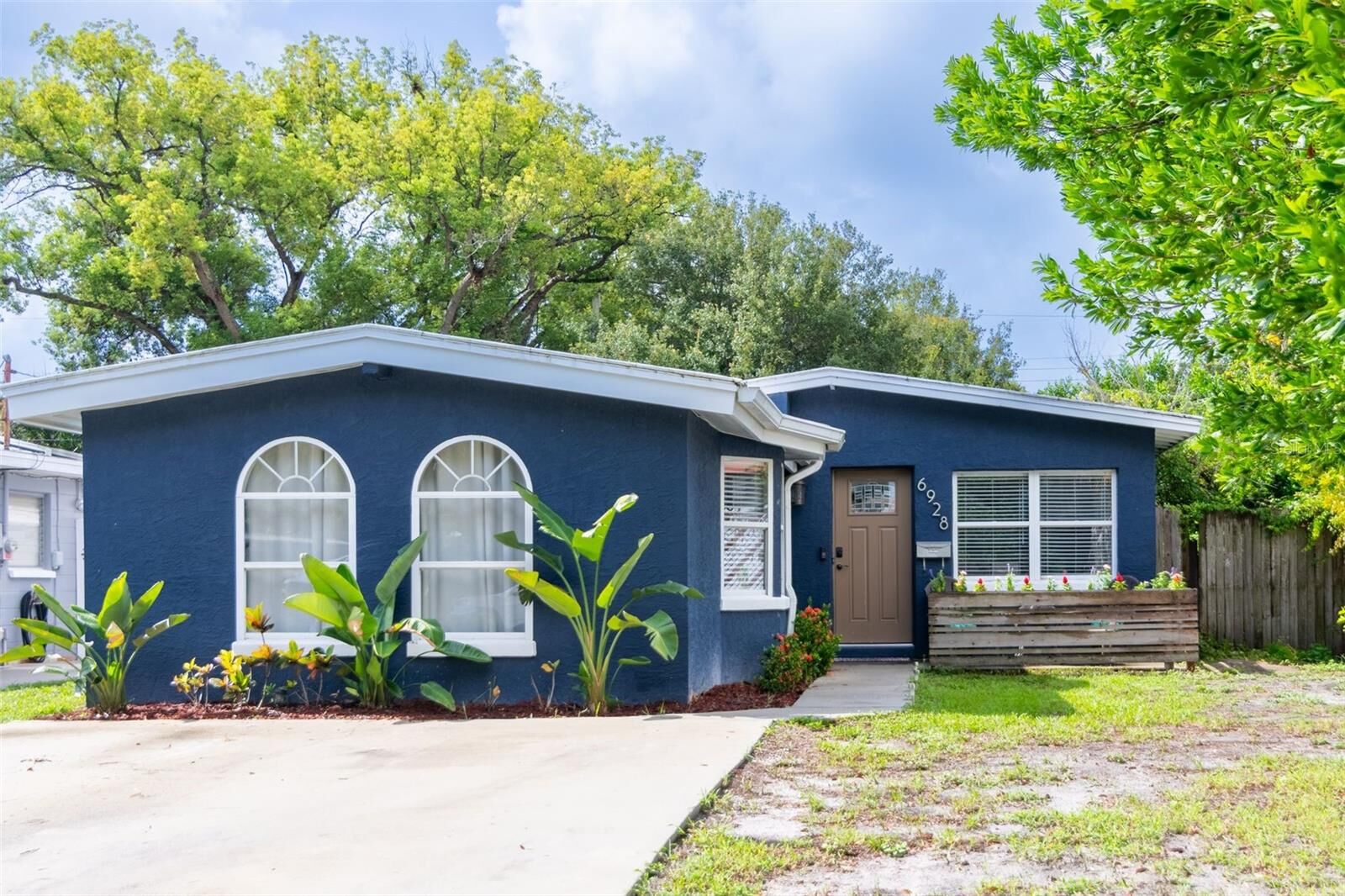 Property Photo:  6928 40th Avenue N  FL 33709 