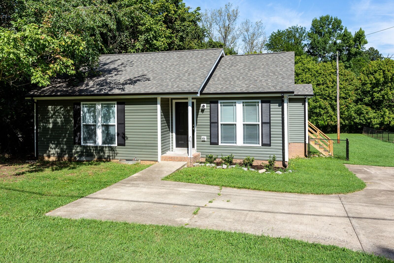 Property Photo: 648 Briarwood Road TN 37040