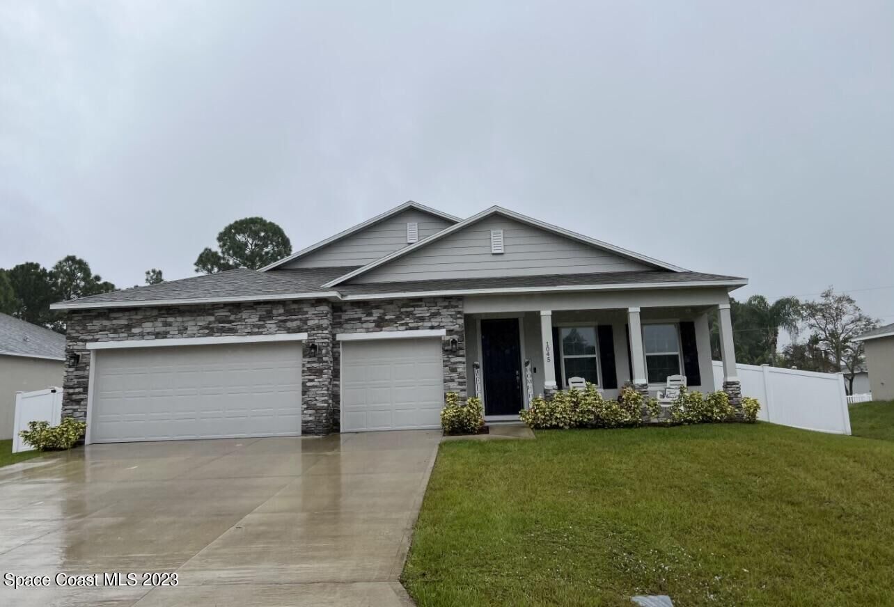 Property Photo: 1045 Duxbury Road SE FL 32909