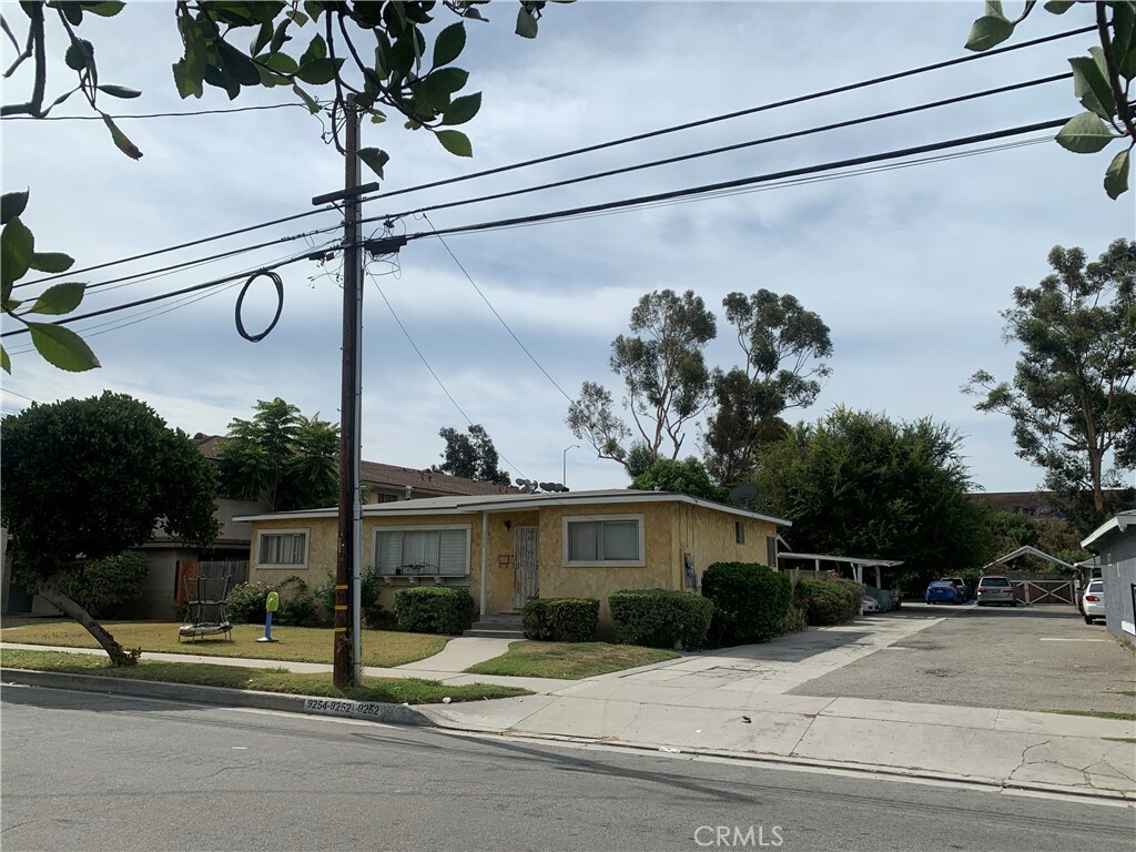 Property Photo:  9254 Park Street  CA 90706 