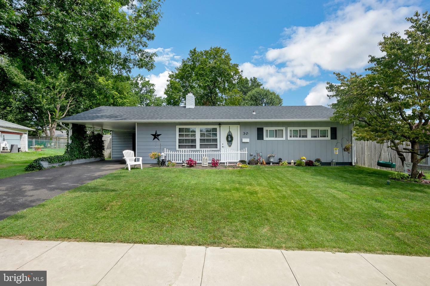 Property Photo:  30 Mimosa Lane  PA 19054 