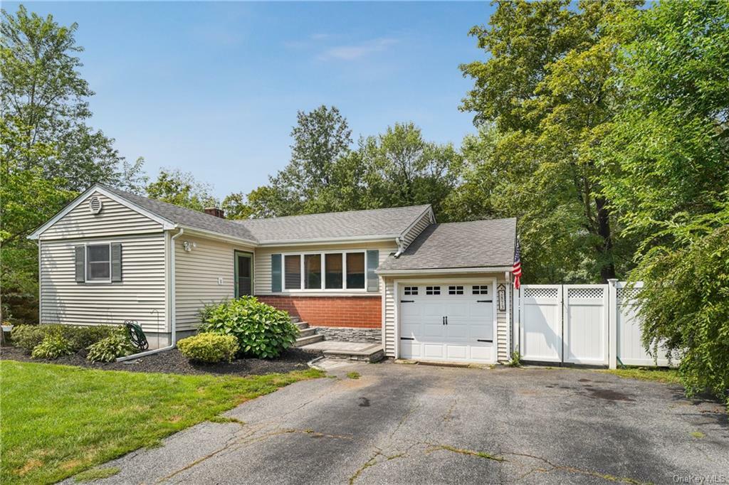 Property Photo:  2873 Heathercrest Drive  NY 10598 