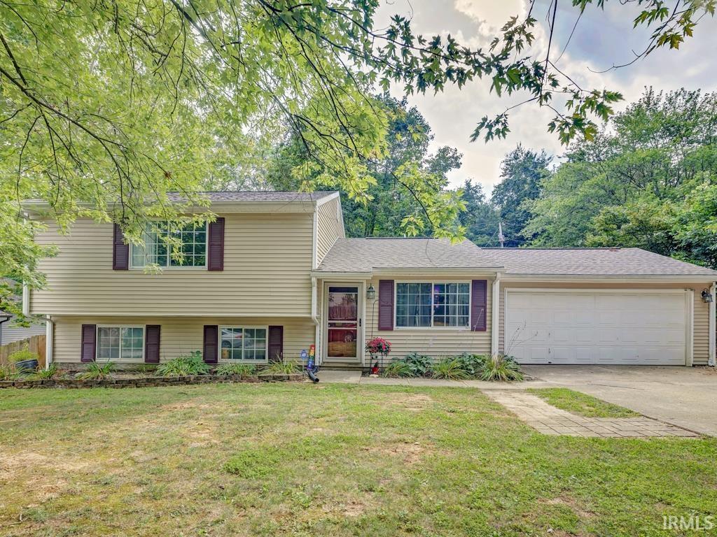 Property Photo: 301 E Brittany Way IN 47429-1064