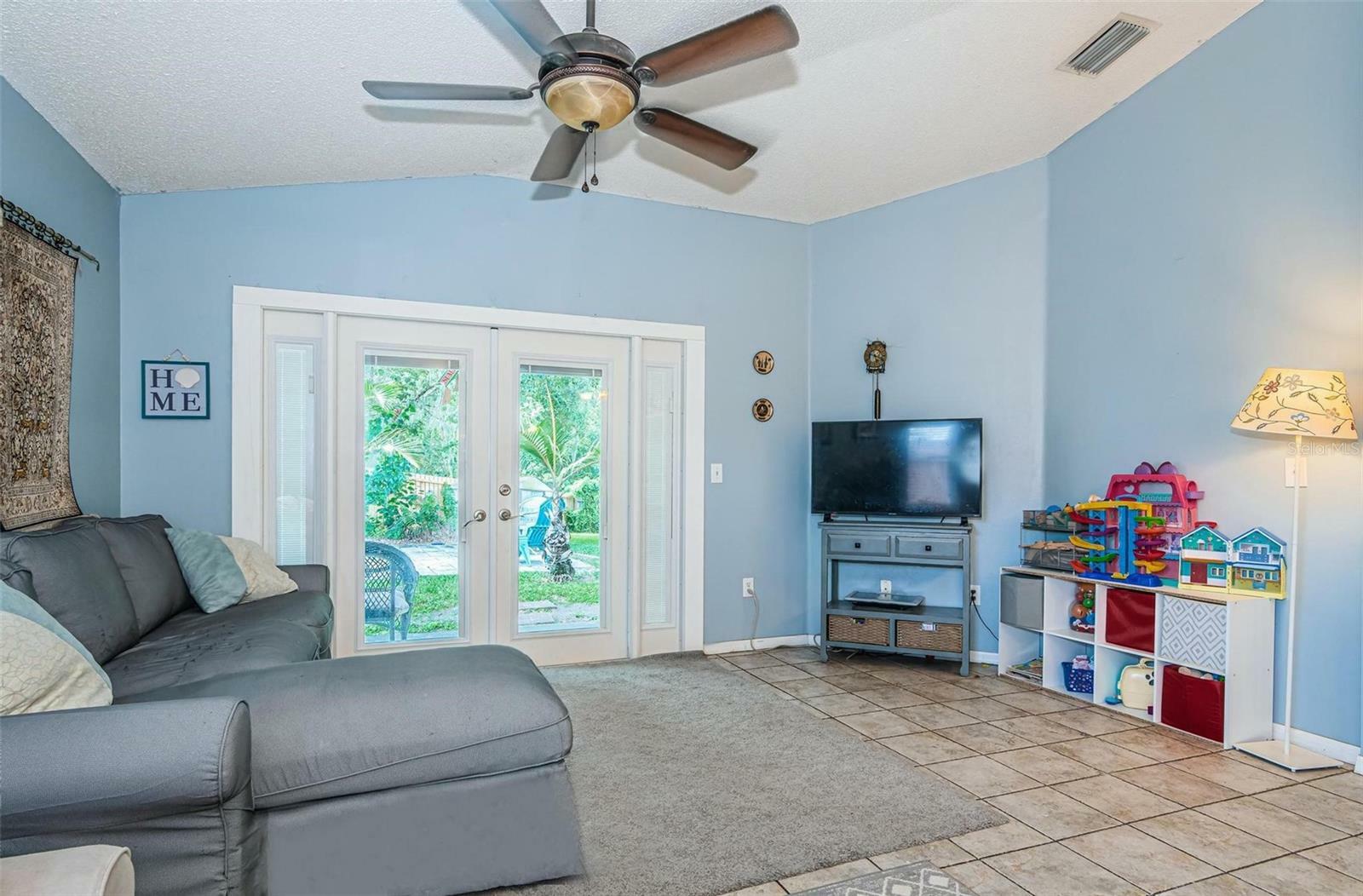 Property Photo:  401 Scarlet Maple Court  FL 33563 