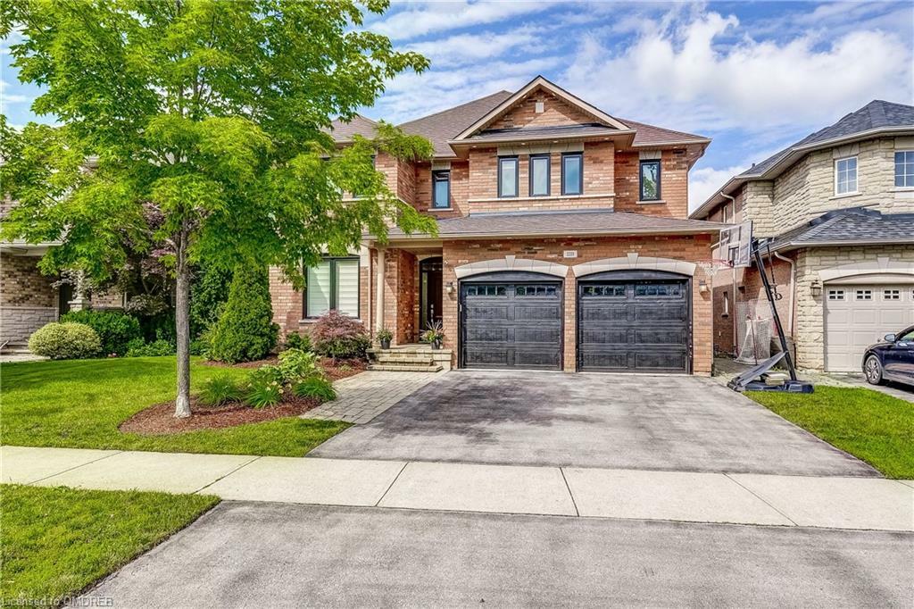 Property Photo: 2221 Whitecliffe Way ON L6M4W2