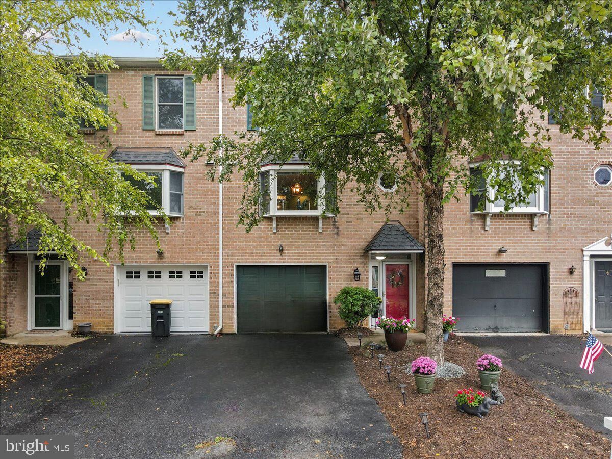 Property Photo: 1885 Georgia Drive PA 18052