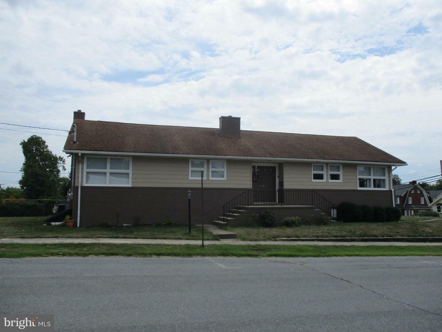 Property Photo:  1220 W King Street  WV 25401 