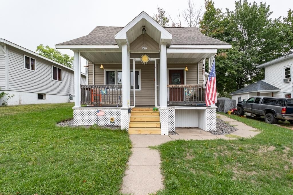 Property Photo: 307 Prospect St N WI 54452