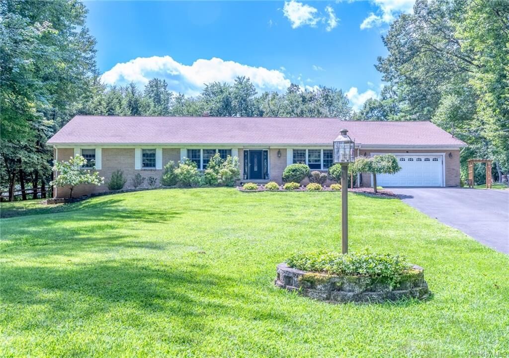 Property Photo:  29 Cheryl Court  NY 12401 