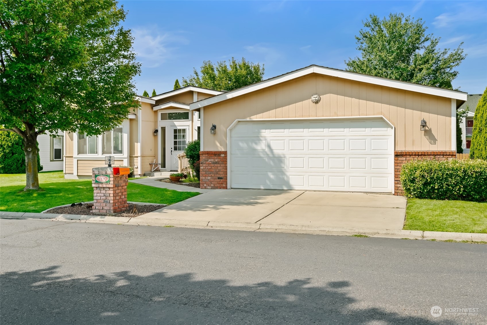 Property Photo:  1100 S Rosewood Drive 110  WA 98926 