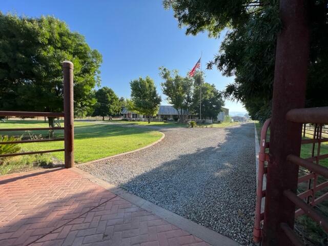 Property Photo:  36168 Road 196  CA 93286 