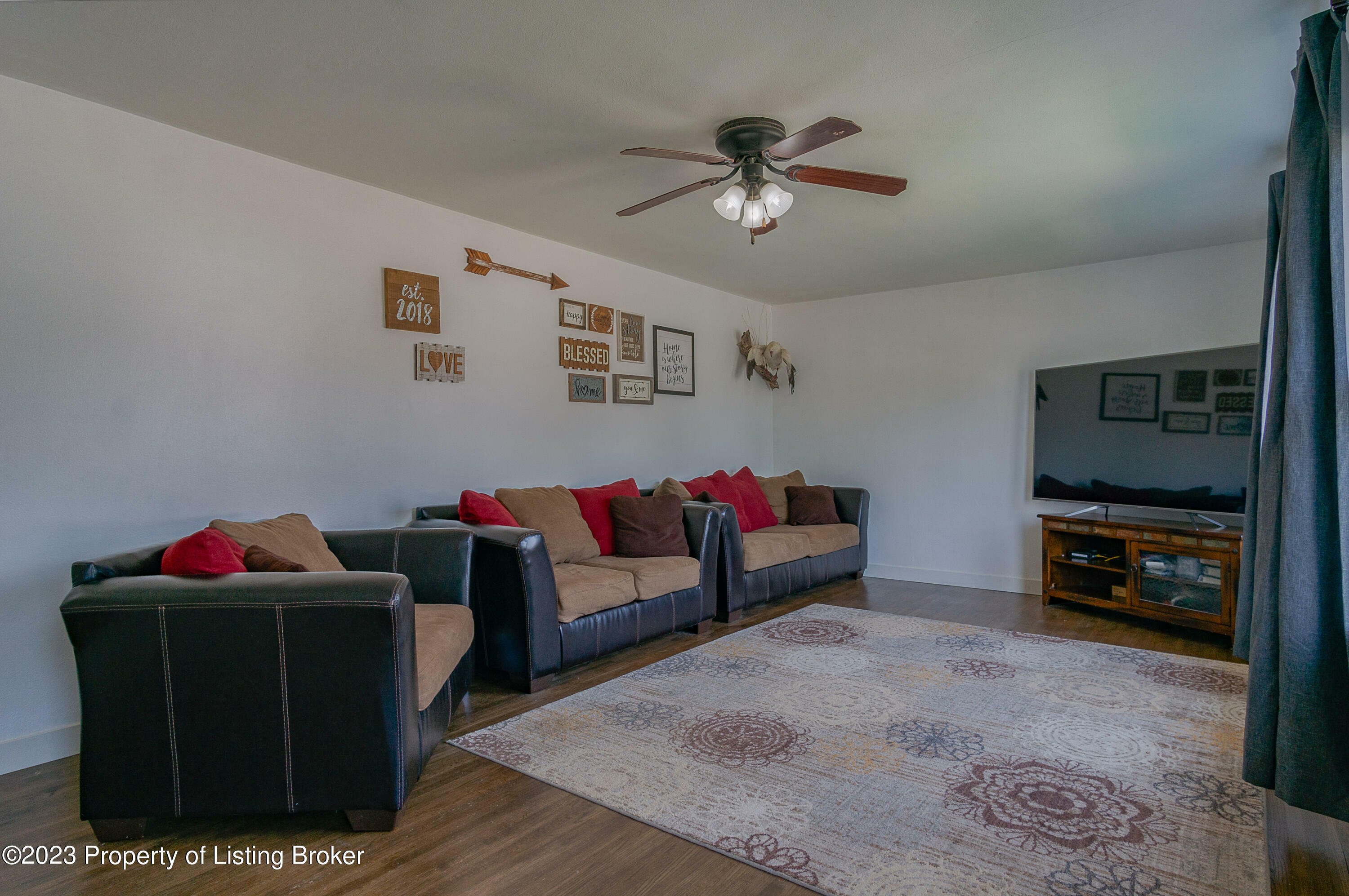 Property Photo: 923 1st Street W ND 58601