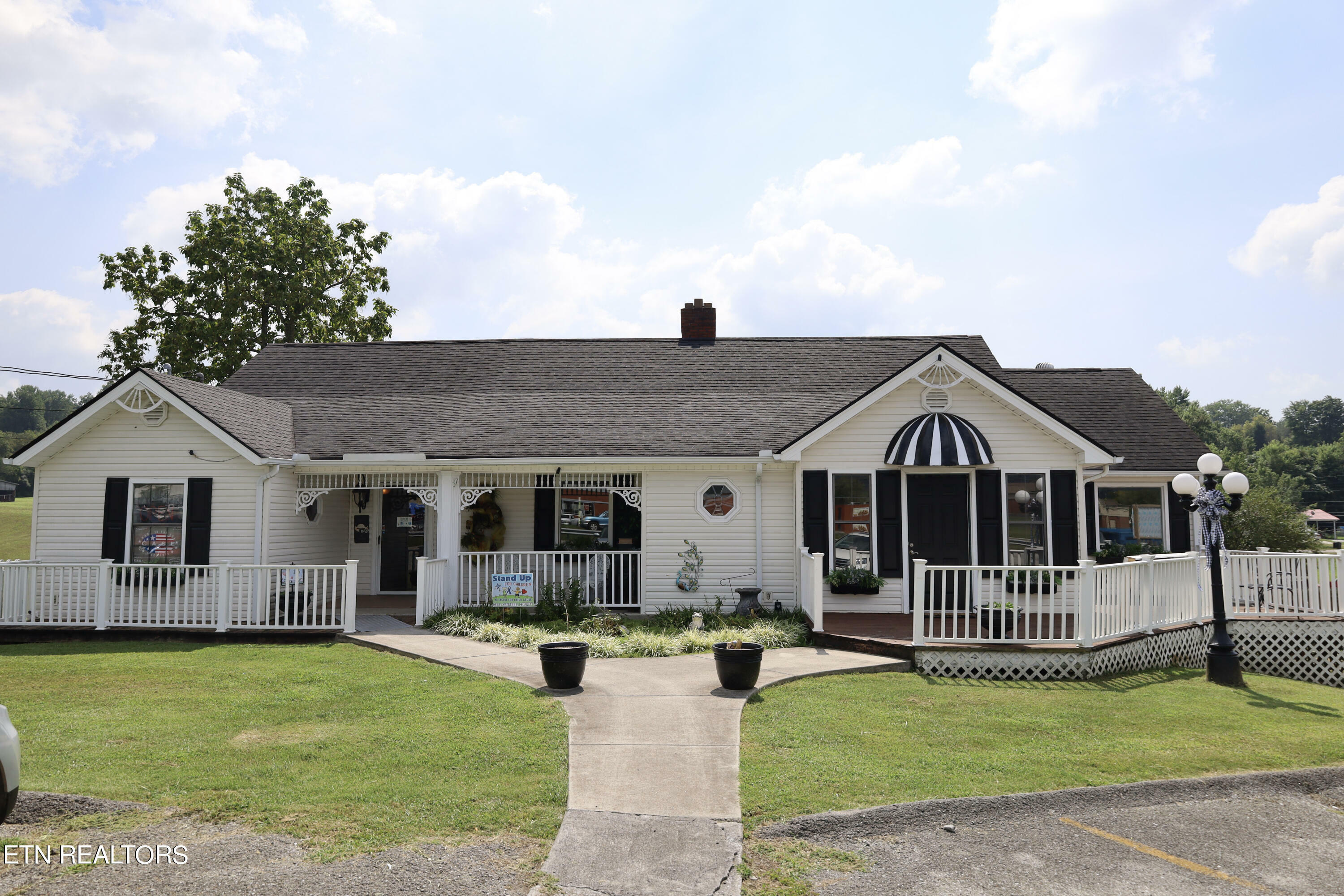 Property Photo: 115 Main St TN 37757