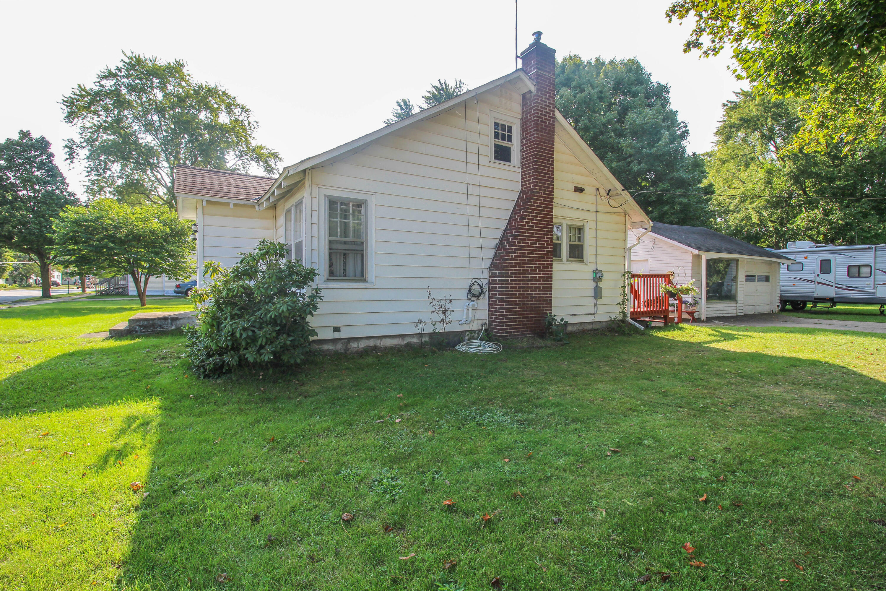 Property Photo: 514 W Broadway Street MI 49093
