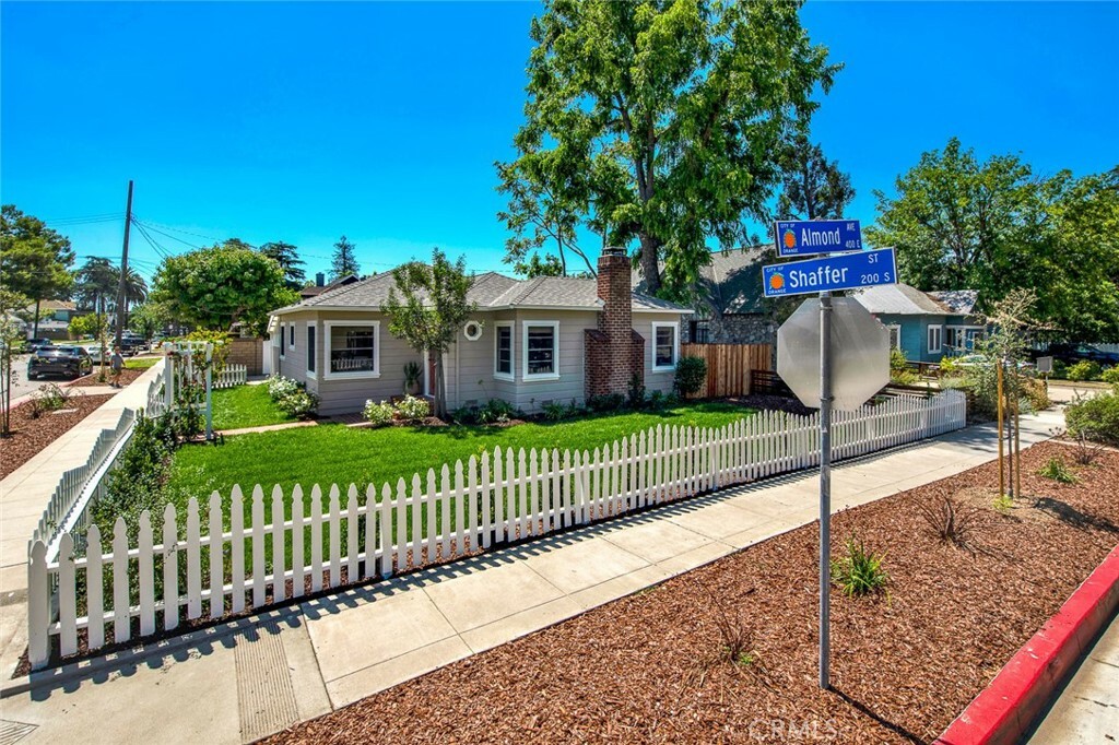 Property Photo:  440 E Almond Avenue  CA 92866 