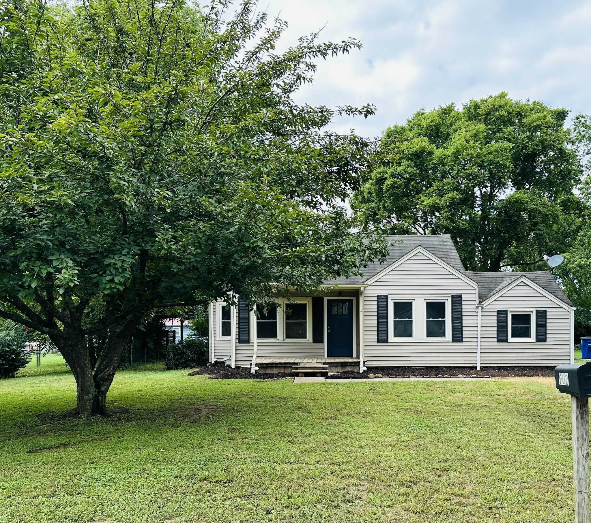 Property Photo:  902 Adams Dr  TN 37160 