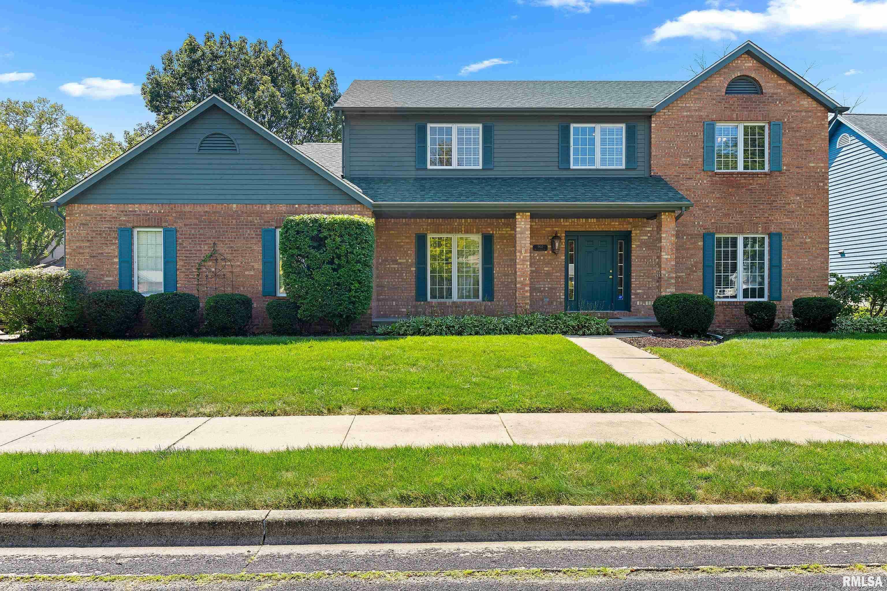 Property Photo:  902 W Butterfield Court  IL 61614 