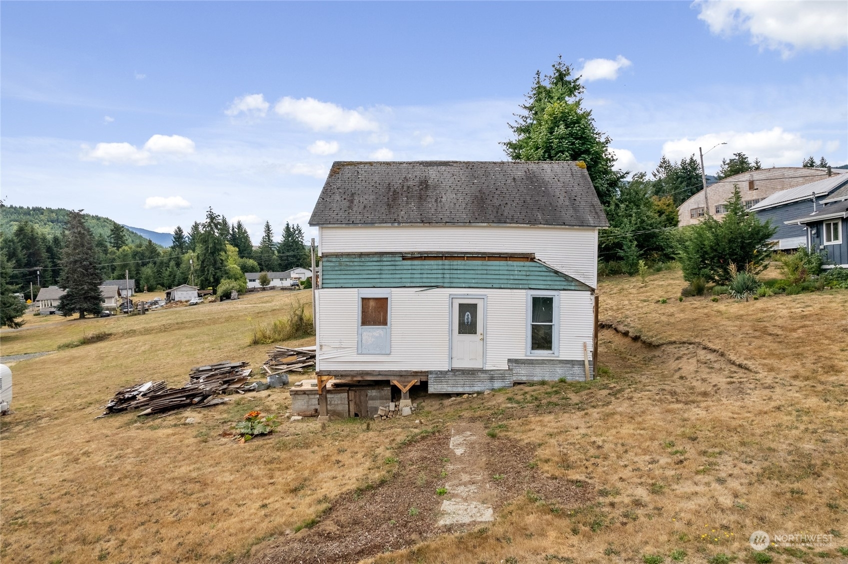 Property Photo:  104 Grant St  WA 98356 