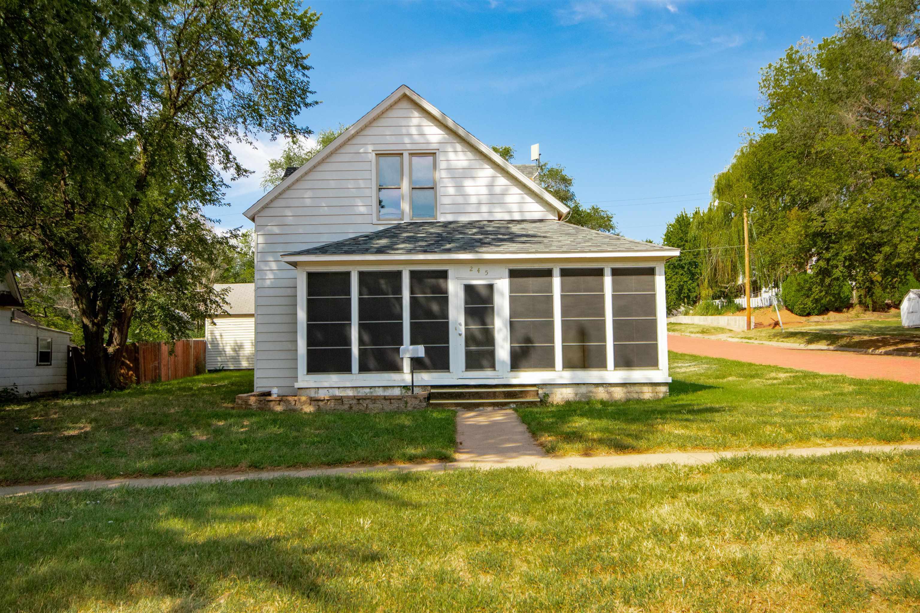 Property Photo:  245 N Lincoln St  KS 67068 