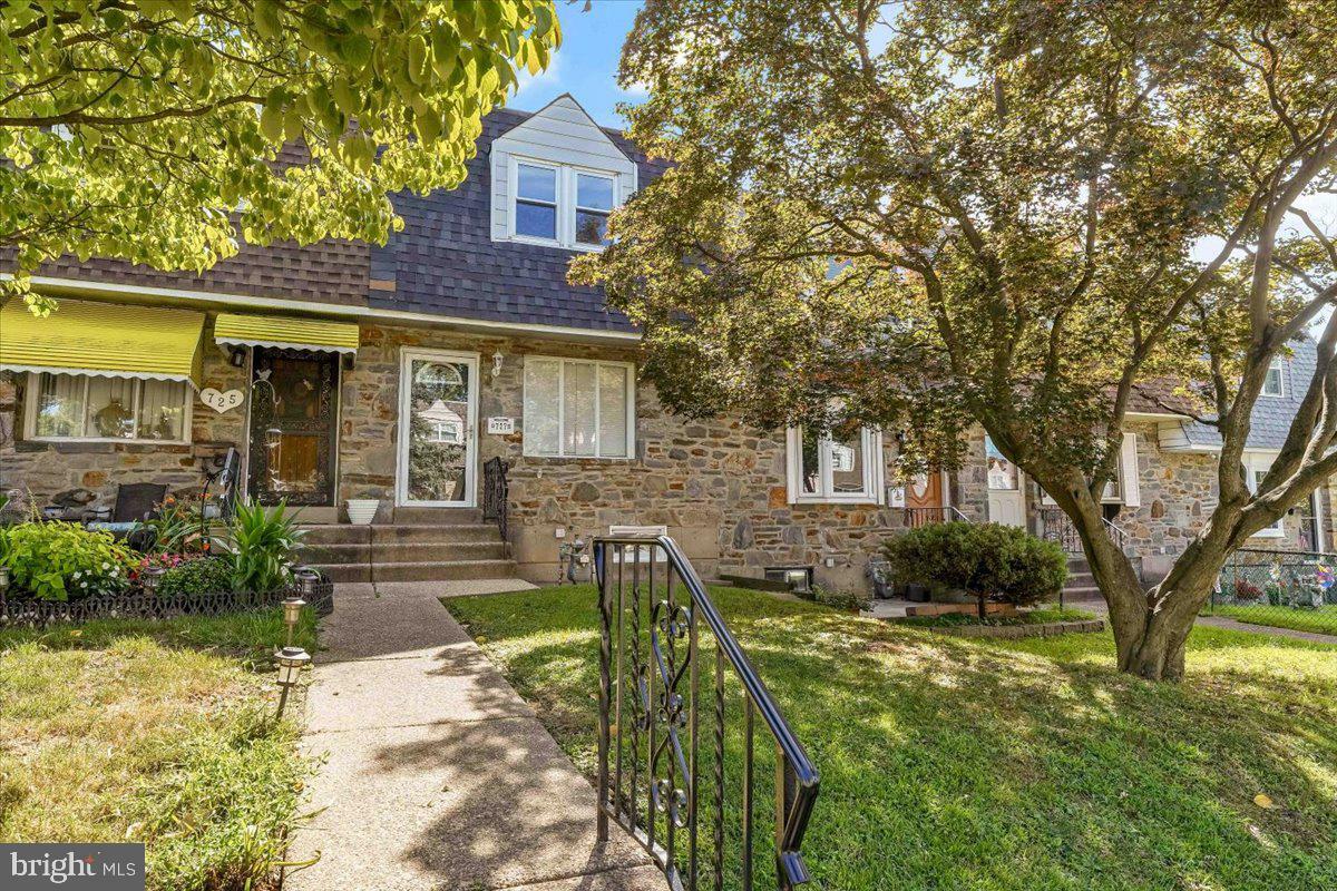 Property Photo: 727 Windsor Circle PA 19032