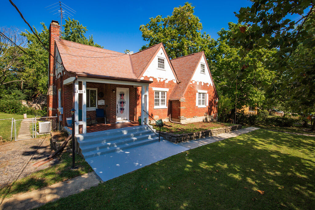 Property Photo:  2546 W North Bend Rd  OH 45239 