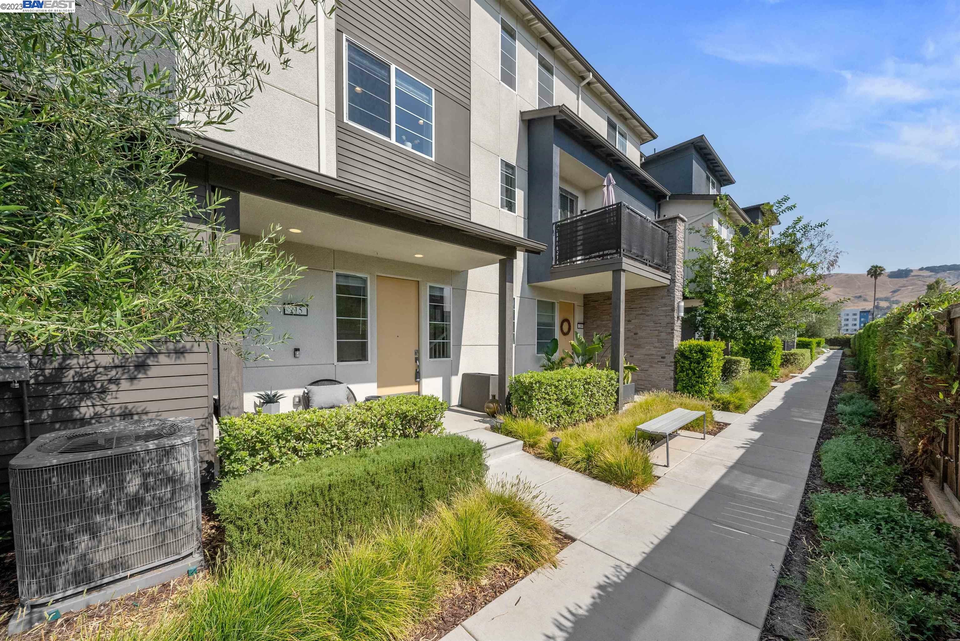 Property Photo: 215 Bolt Ct CA 94544