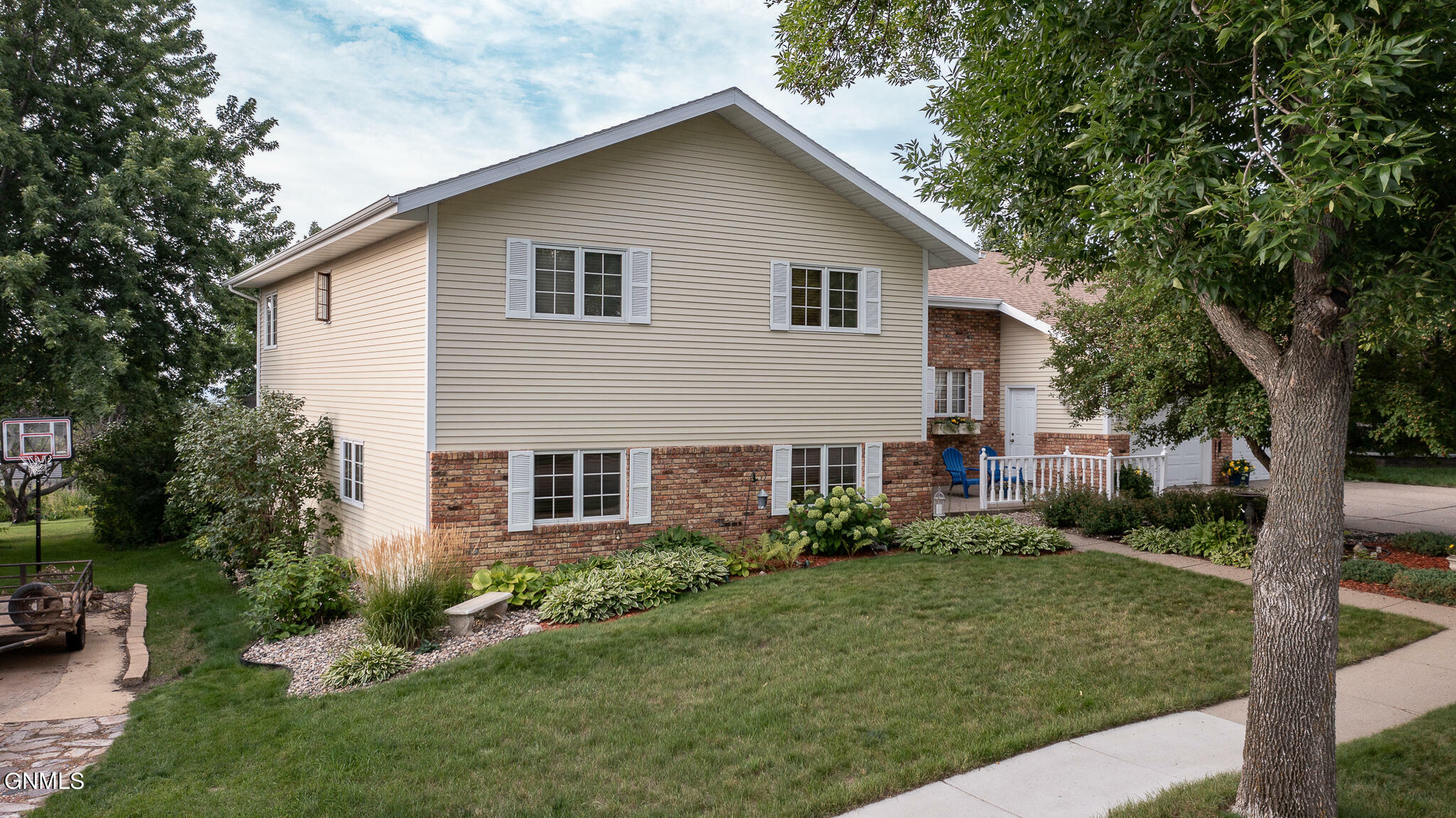 Property Photo: 531 Aspen Avenue ND 58503