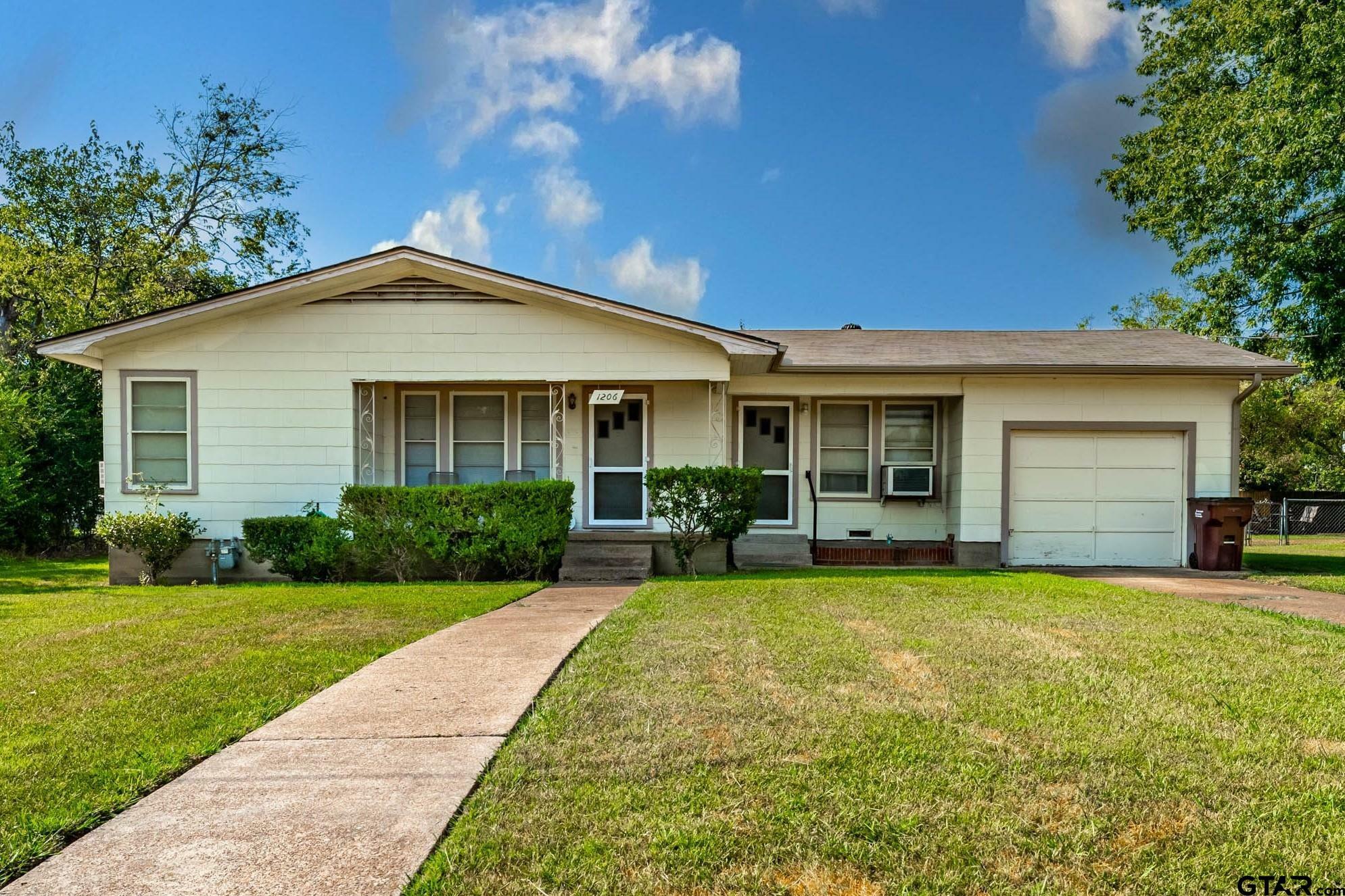 Property Photo:  1206 W Jackson St  TX 75426 