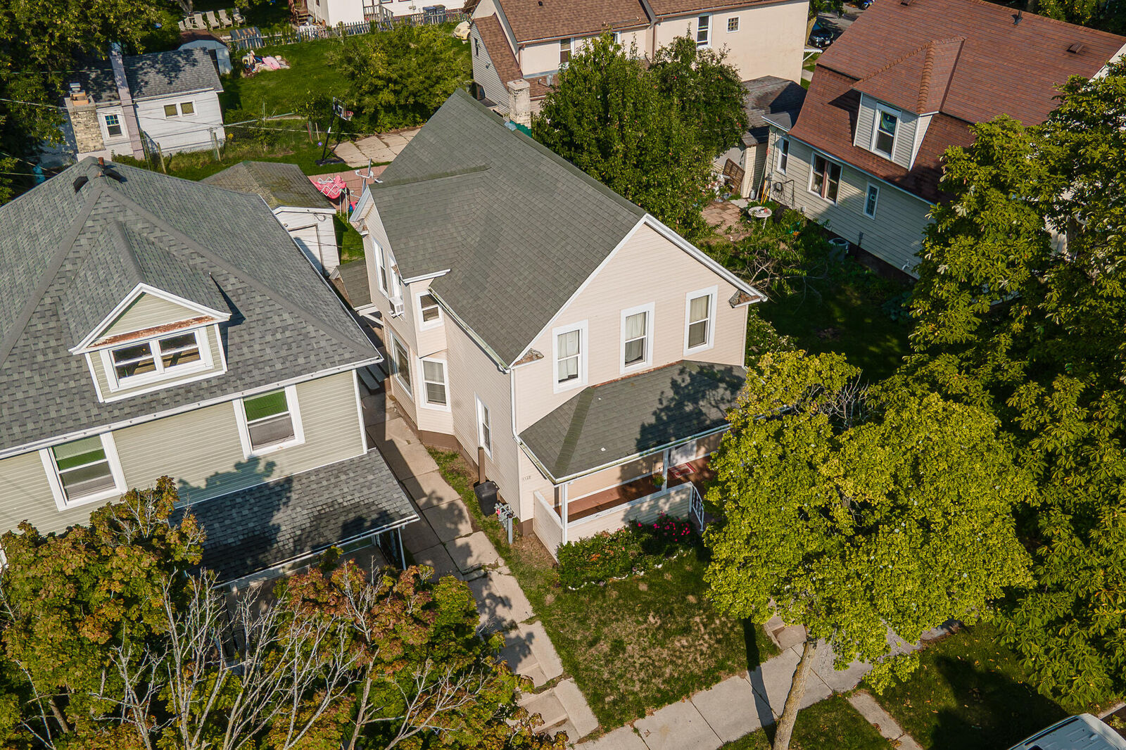 Property Photo:  1122 N 10th St  WI 53081 