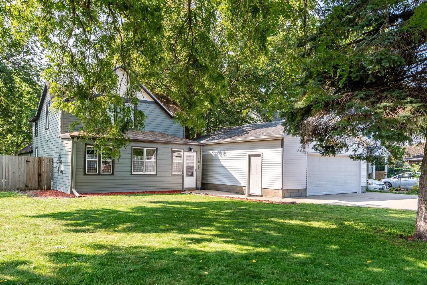 Property Photo:  1035 E Main Street  MN 56001 