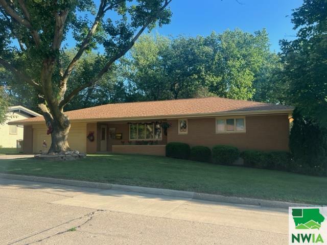 433 N Greenwood Dr  Lemars IA 51031 photo