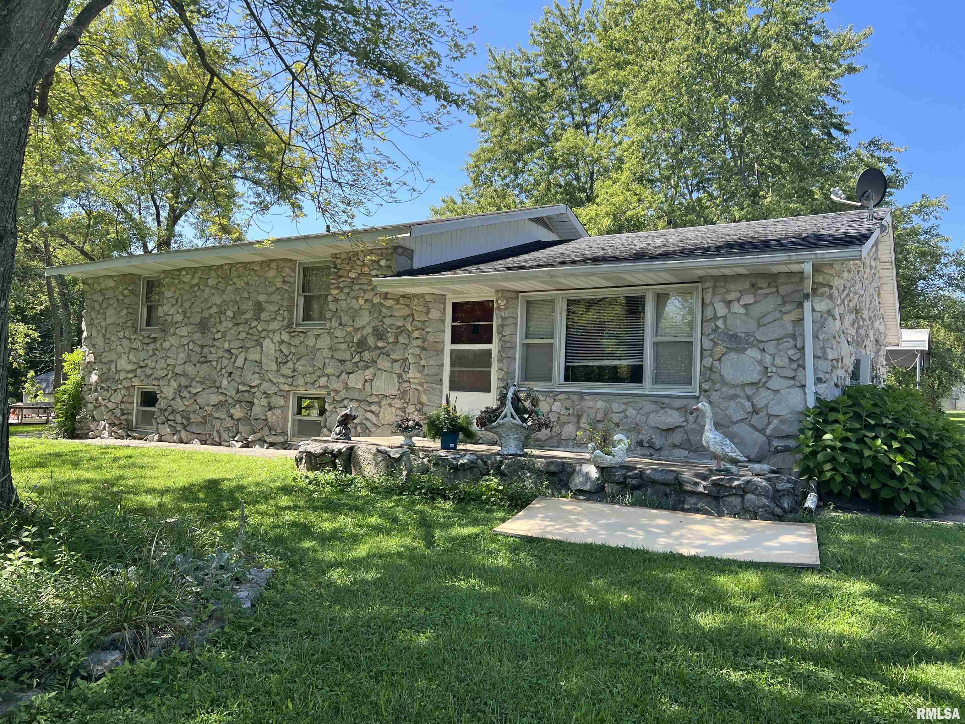 Property Photo:  8 Clutts Road  IL 62958 