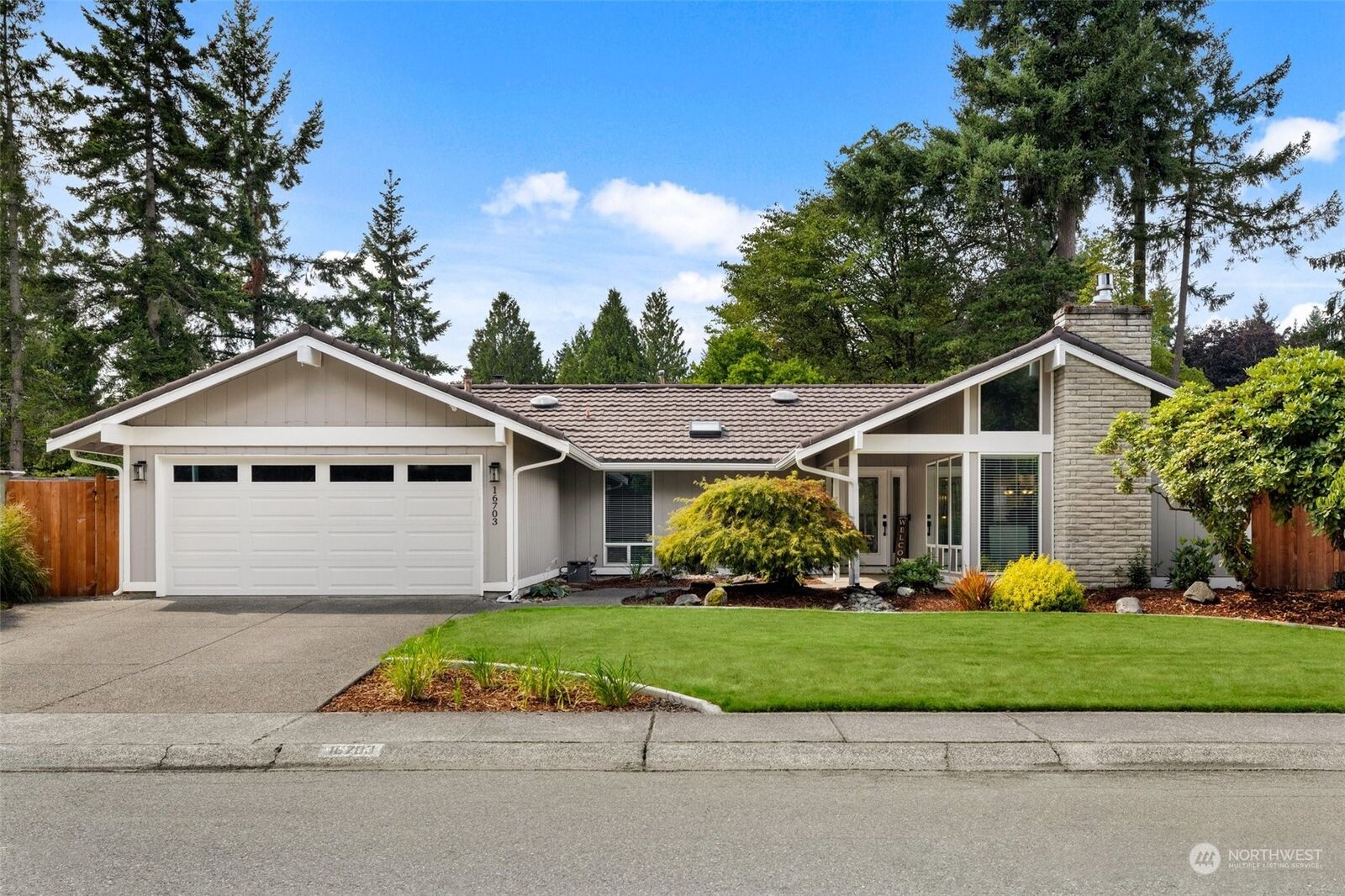 Property Photo: 16703 148th Avenue SE WA 98058