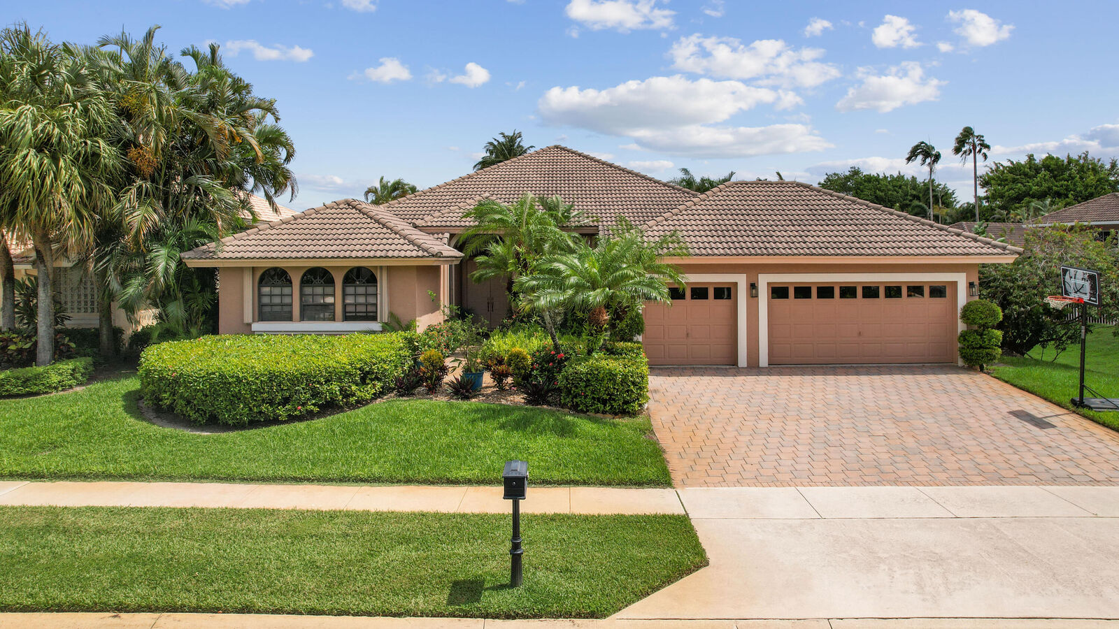 Property Photo:  7726 La Corniche Circle  FL 33433 